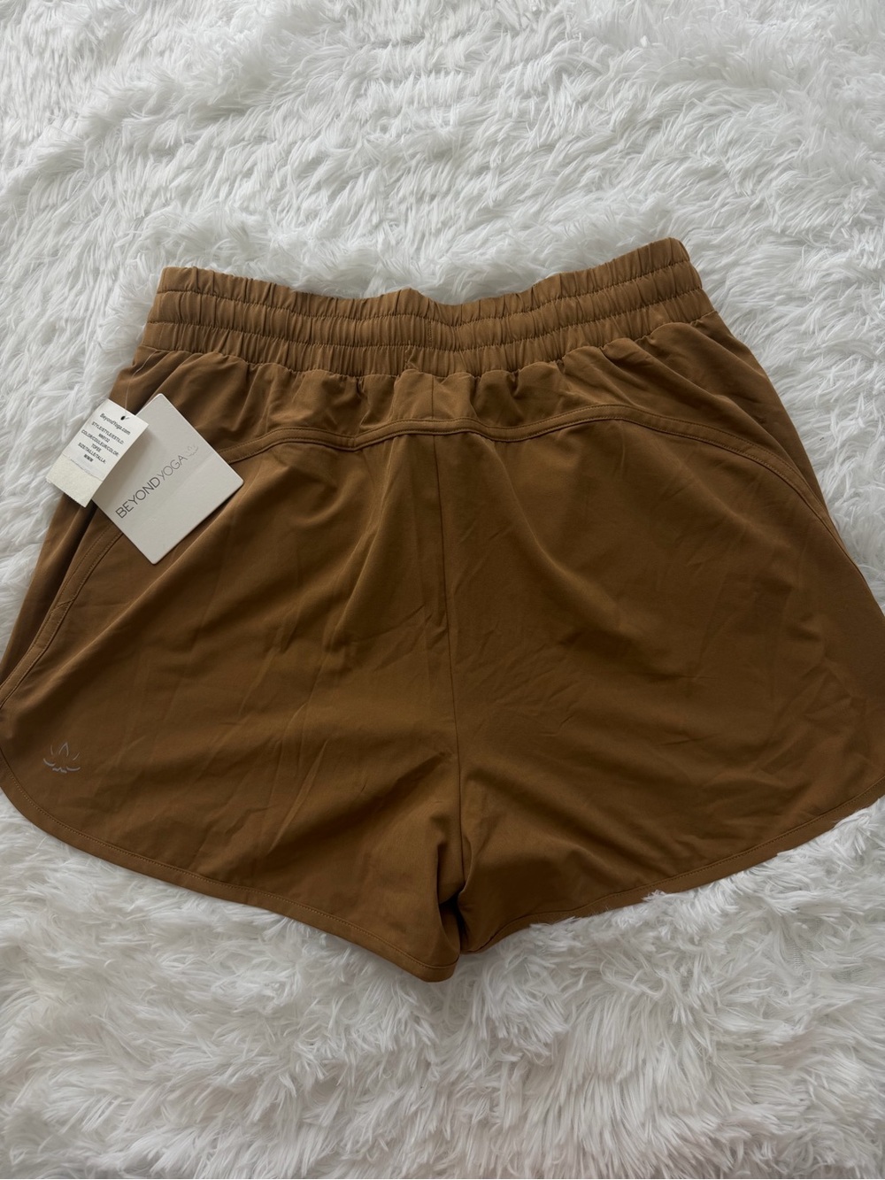 Beyond Yoga in Stride Short Medium NWT $78 Retail SOLD OUT